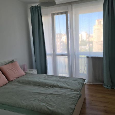 Rene'S Leisure Apartment Букурещ Екстериор снимка