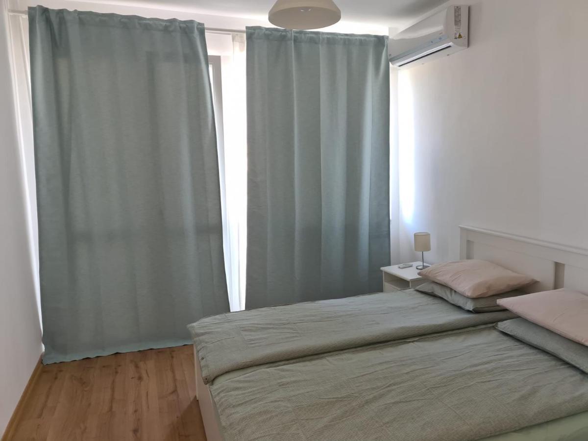 Rene'S Leisure Apartment Букурещ Екстериор снимка