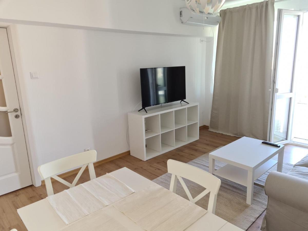Rene'S Leisure Apartment Букурещ Екстериор снимка